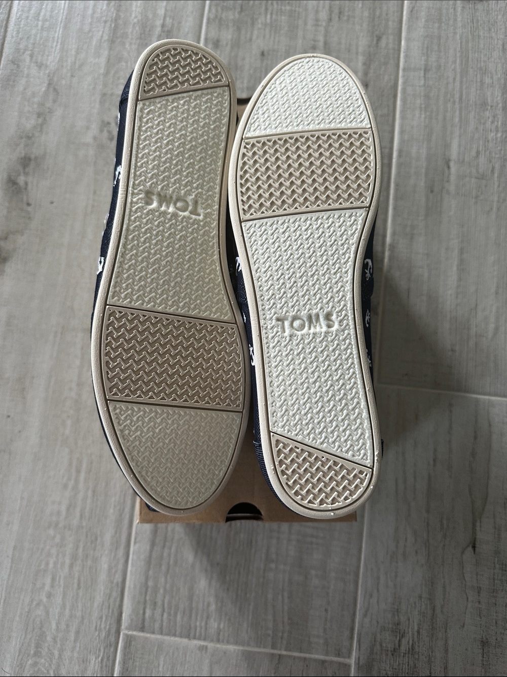 Toms Navy Canvas Slip-On with White Anchor Pattern - Picture 4 of 6